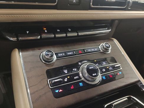 Used 2021 Lincoln Aviator Reserve w/ Elements Package Plus AWD/4WD image 12