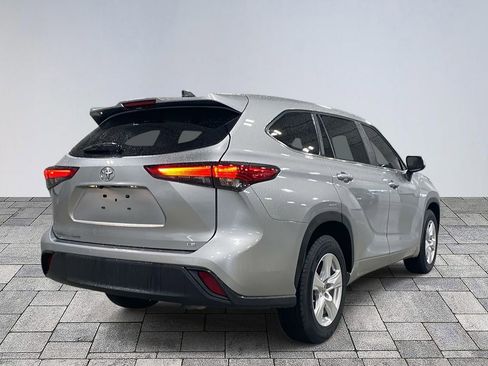 Used 2023 Toyota Highlander LE image 7