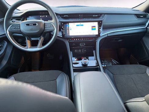 New 2026 Jeep Grand Cherokee Altitude image 10