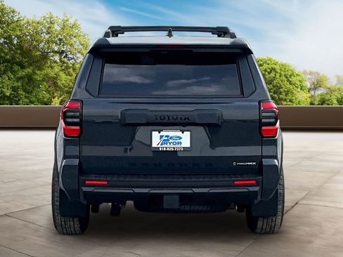 Used 2025 Toyota 4Runner TRD Off-Road Premium AWD/4WD image 2