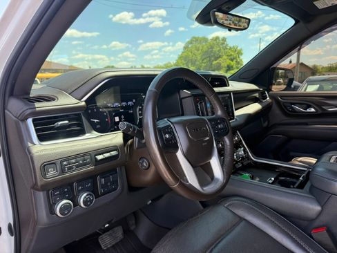 Used 2021 GMC Yukon Denali w/ Denali Ultimate Package AWD/4WD image 12