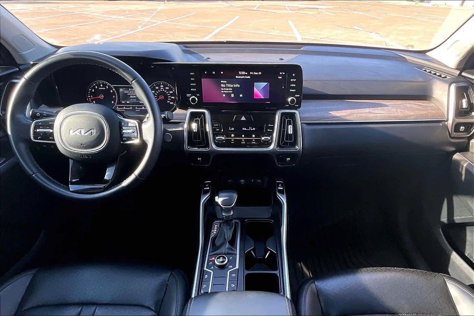 Used 2023 Kia Sorento S w/ Panoramic Sunroof Package AWD/4WD image 9