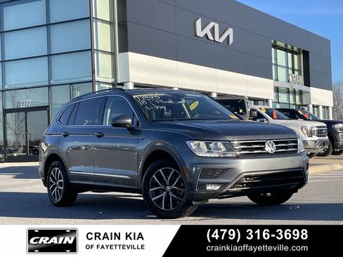 Used 2018 Volkswagen Tiguan SE image 1