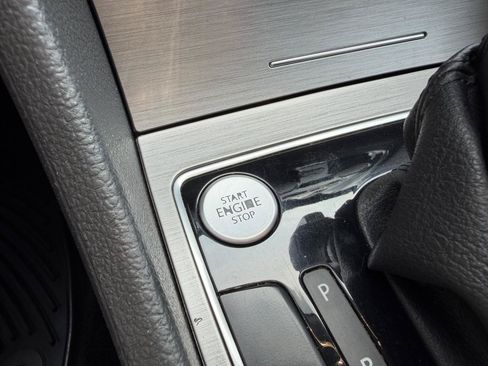 Used 2015 Volkswagen Passat TDI SE FWD image 40