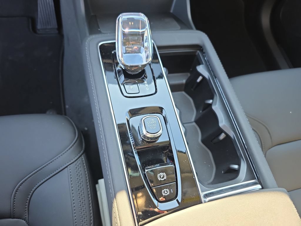 Used 2026 Volvo XC90 B6 Plus w/ Protection Package Premier AWD/4WD image 17