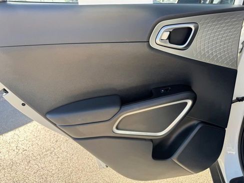 Certified 2023 Kia Soul LX w/ LX Technology Package FWD image 12