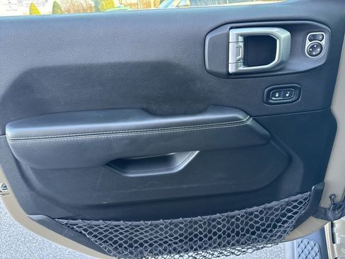 Used 2020 Jeep Gladiator Overland image 21