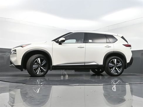 Used 2022 Nissan Rogue Platinum w/ Head-Up Display Package image 31