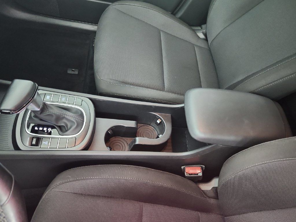 Used 2025 Hyundai Kona SEL AWD/4WD image 31