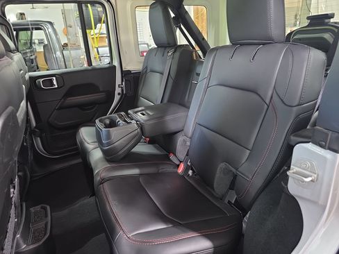 Used 2024 Jeep Wrangler Unlimited Rubicon w/ Convenience Group AWD/4WD image 13