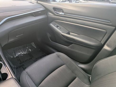 Used 2024 Nissan Altima 2.5 SV image 14