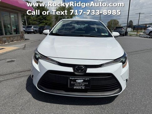 Used 2025 Toyota Corolla LE FWD image 2