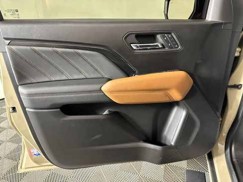 Certified 2023 GMC Canyon AT4 w/ AT4 Premium Package AWD/4WD image 35