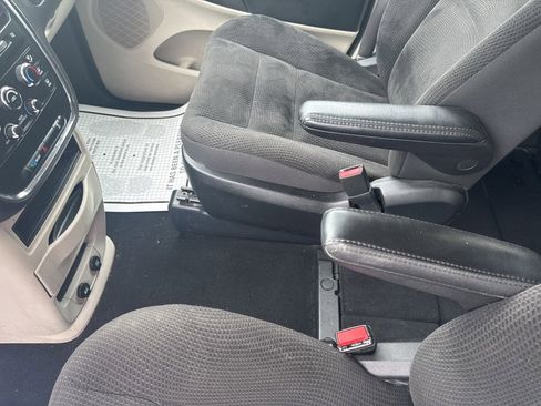 Used 2019 Dodge Grand Caravan SE image 31