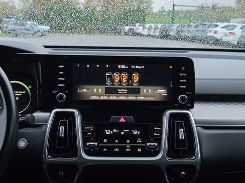 Used 2021 Kia Sorento SX AWD/4WD image 23