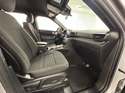 Used 2020 Ford Explorer XLT image 40