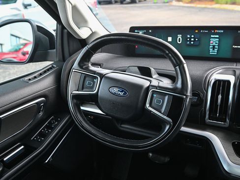 Used 2025 Ford Expedition Max Platinum AWD/4WD image 32