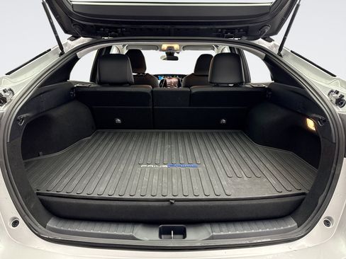 Used 2017 Toyota Prius Prime Premium image 18