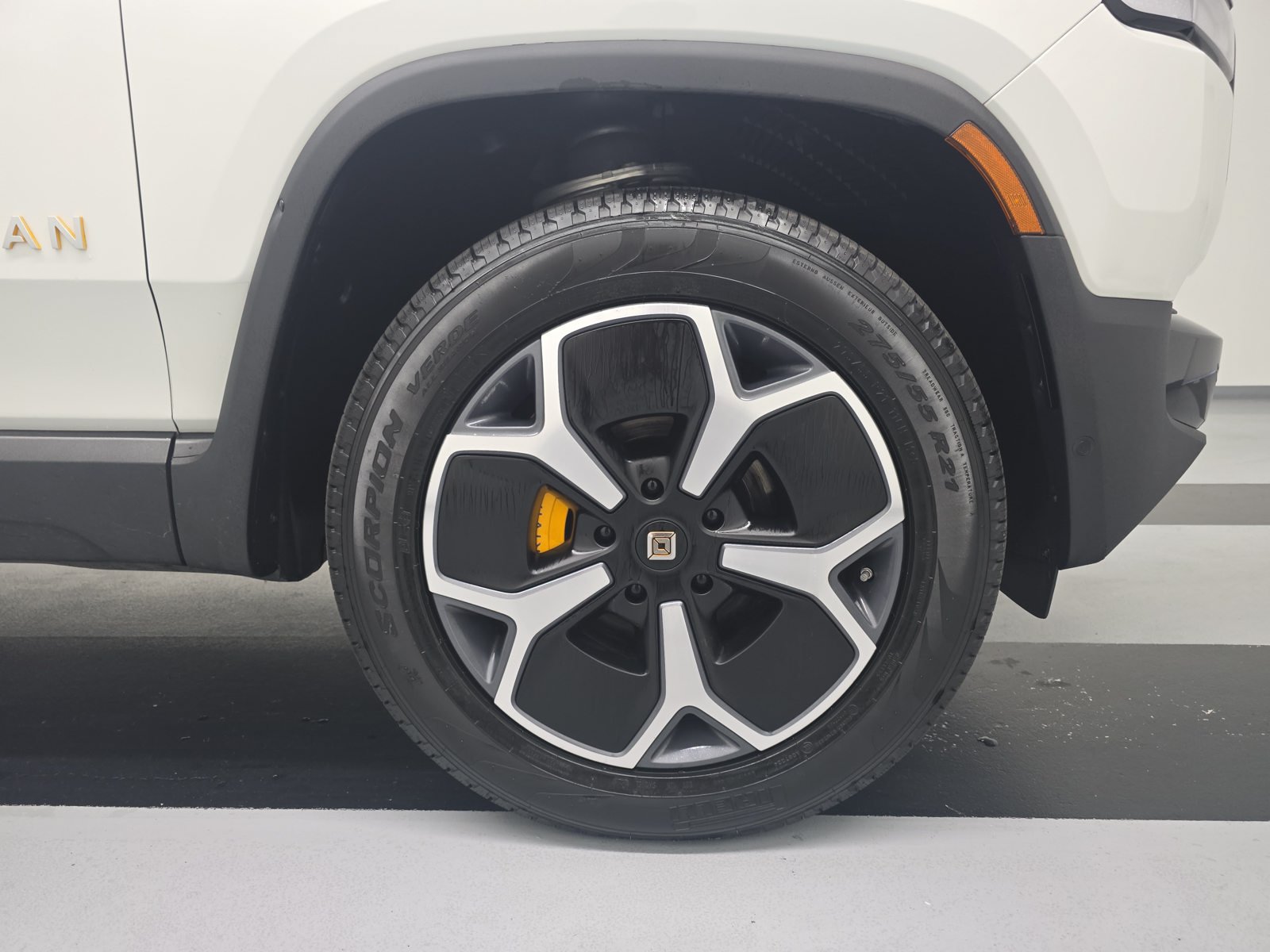 Used 2022 Rivian R1T Adventure AWD/4WD image 11