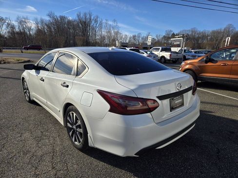 Used 2016 Nissan Altima 2.5 SV FWD image 9