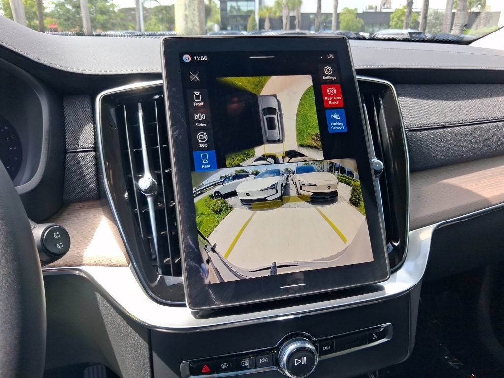 Certified 2026 Volvo XC90 B6 Plus AWD/4WD image 23