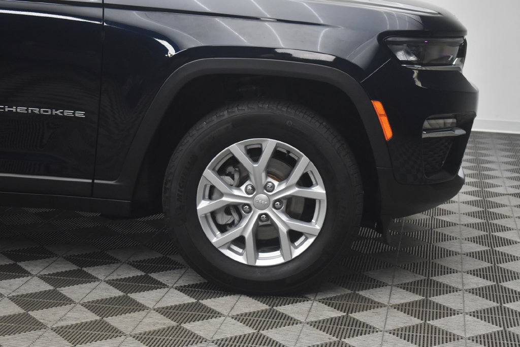 Used 2023 Jeep Grand Cherokee Limited w/ Trailer Tow Prep Group (B) AWD/4WD image 28