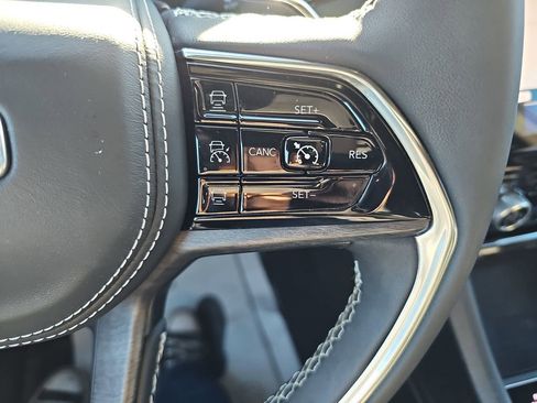 Used 2023 Jeep Grand Cherokee Overland w/ Luxury Tech Group IV image 23