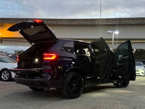 Used 2020 BMW X5 M50i w/ Premium Package image 35