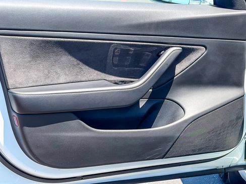 Used 2018 Tesla Model 3 Long Range RWD image 19