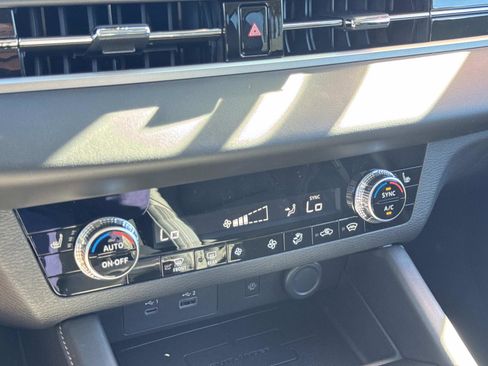 New 2025 Mitsubishi Outlander 4WD Plug-In Hybrid image 24