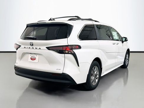 New 2026 Toyota Sienna XLE FWD image 4
