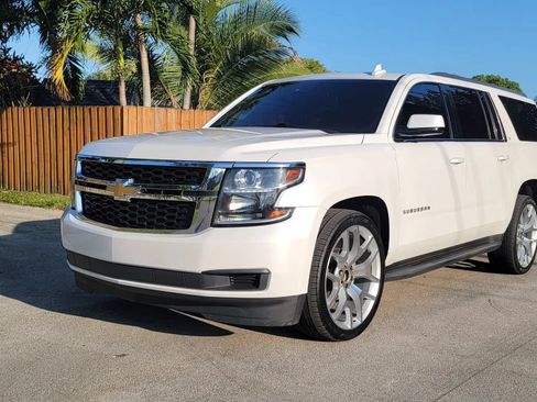 Used 2017 Chevrolet Suburban LT RWD image 1