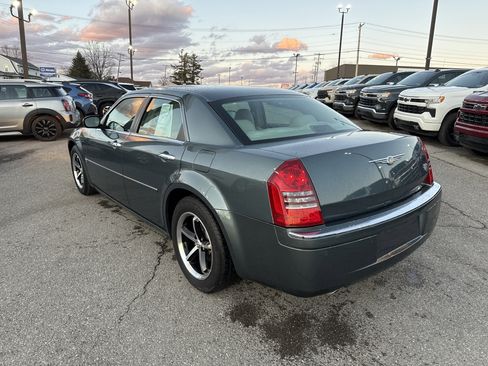 Used 2005 Chrysler 300 C w/ Protection Group II image 6