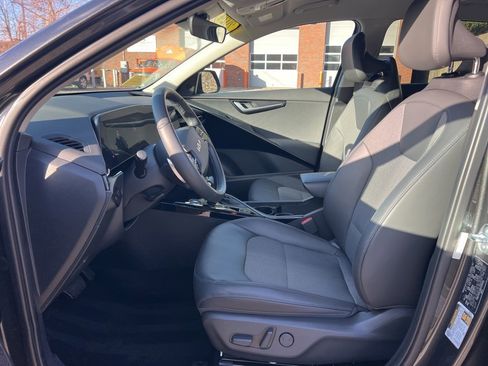 Certified 2024 Kia Niro EX image 11