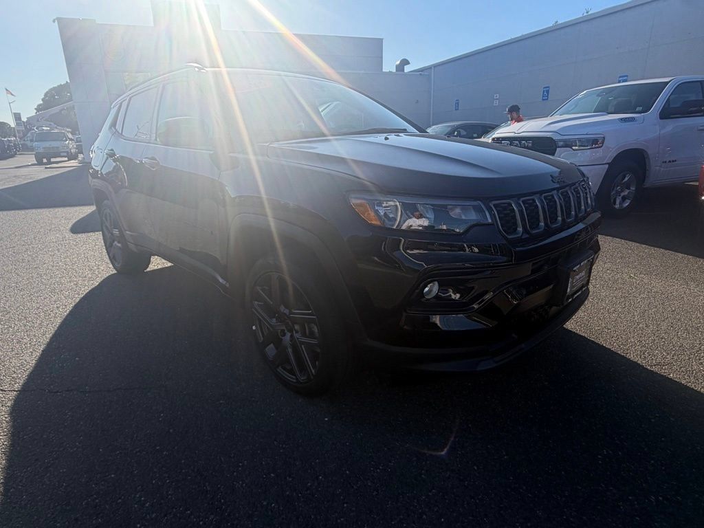 Used 2025 Jeep Compass Limited w/ Sun & Sound Group AWD/4WD image 8