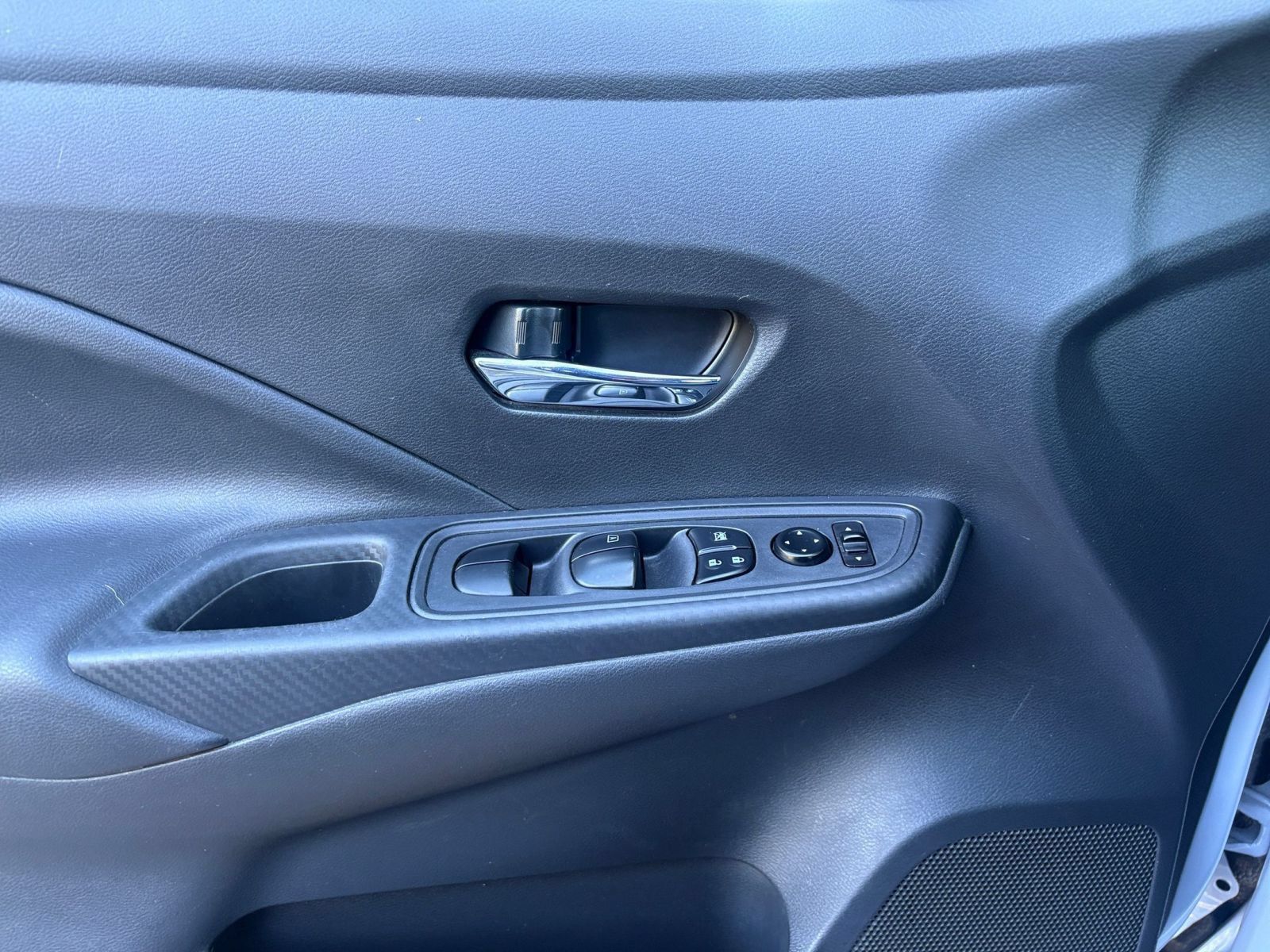 Used 2025 Nissan Versa SV FWD image 18