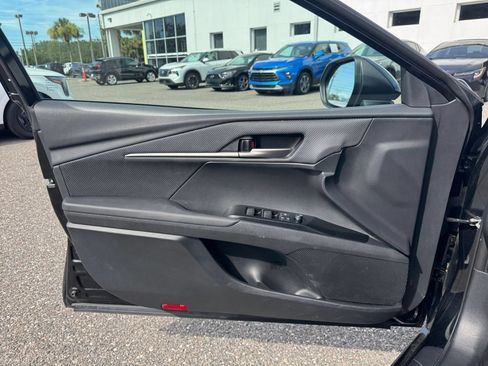 Used 2025 Toyota Camry SE FWD image 18