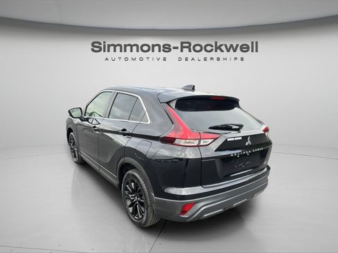 Used 2023 Mitsubishi Eclipse Cross LE AWD/4WD image 3