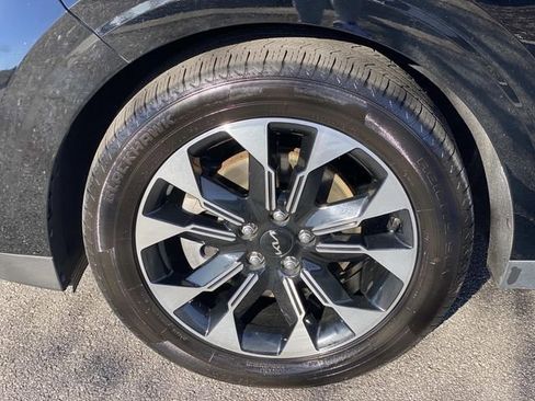 Used 2024 Kia Carnival EX image 12