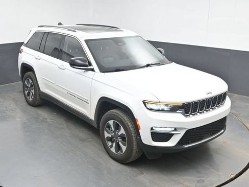Used 2022 Jeep Grand Cherokee Limited 4xe w/ Luxury Tech Group II AWD/4WD image 13