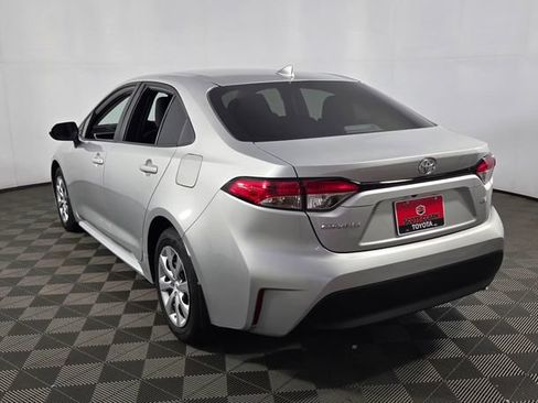 Used 2025 Toyota Corolla LE FWD image 6