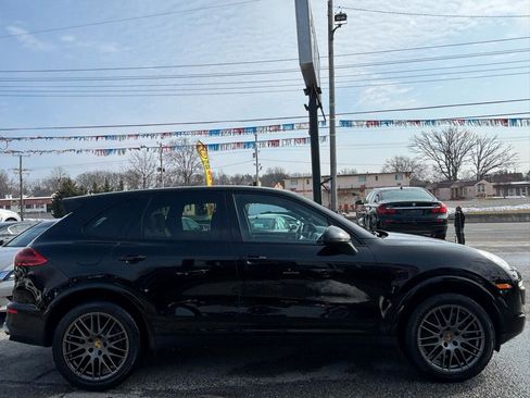Used 2017 Porsche Cayenne Platinum Edition image 3