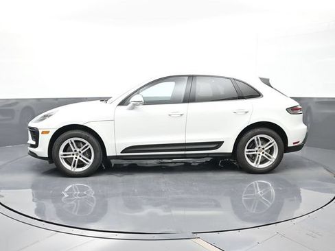 Certified 2024 Porsche Macan AWD/4WD image 2