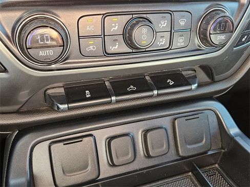 Used 2018 Chevrolet Silverado 1500 LTZ Z71 image 17