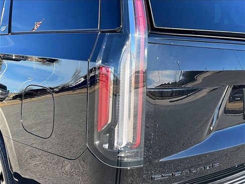 Used 2021 Cadillac Escalade Sport Platinum image 21