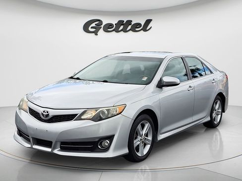 Used 2012 Toyota Camry SE FWD image 1