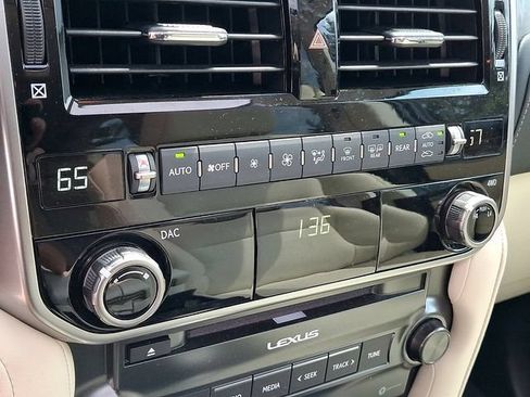 Certified 2023 Lexus GX 460 Premium w/ Premium Package AWD/4WD image 17