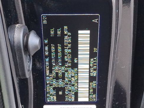 Certified 2022 Toyota Sienna LE image 28