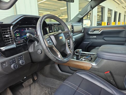 Used 2023 Chevrolet Silverado 1500 High Country w/ High Country Premium Package AWD/4WD image 13