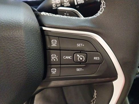 New 2025 Jeep Grand Cherokee Altitude image 13